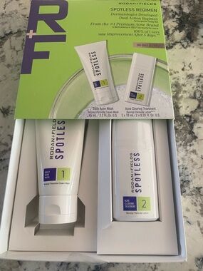 Rodan + Fields Spotless Duo Acne Set in White and Lime Green
